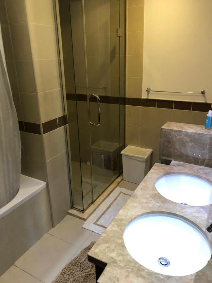Downtown Boulevard One Bedroom Apt In 29 Blvd غرفة وصالة Burj & Fountain View Master Bedroom Plus 2 Single Beds In Living Room Дубай Экстерьер фото